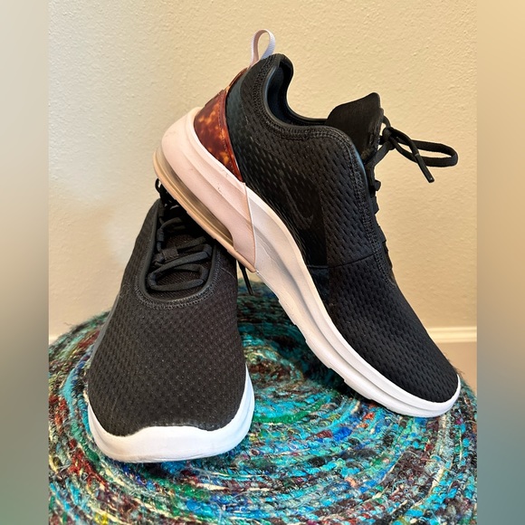 Shoes - Women’s Nike shoes